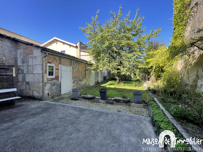 Maison - 222 m² - 11 pièces