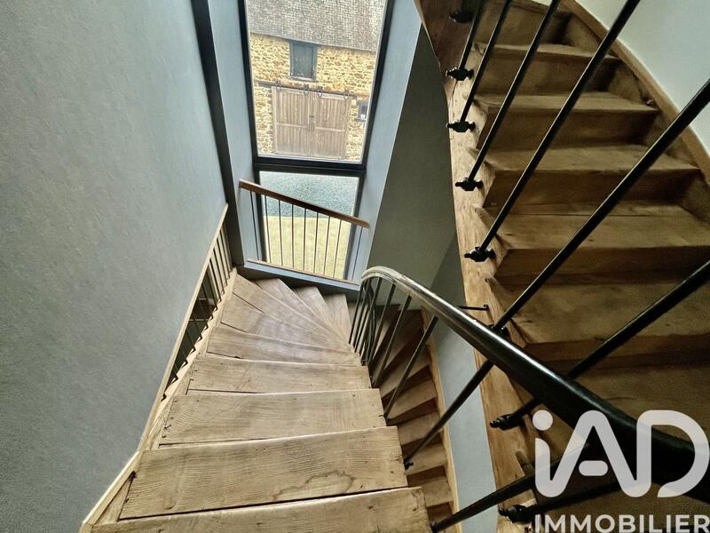 Maison - 225 m² - 10 pièces