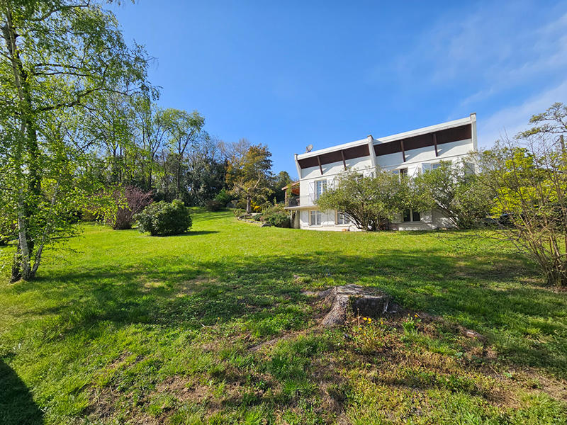 Maison - 214 m² - 8 pièces