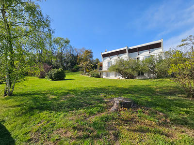 Maison - 214 m² - 8 pièces