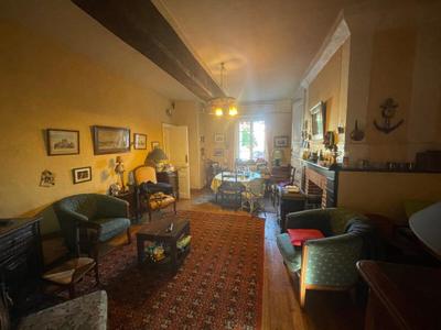 Maison - 210 m² - 12 pièces