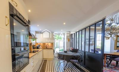 Maison de maîtres - 240 m² - 8 pièces