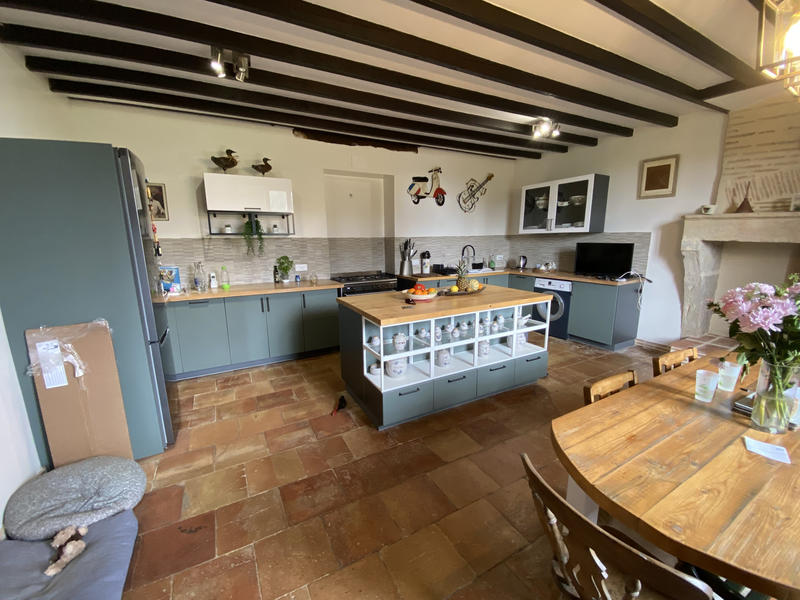 Maison - 240 m² - 8 pièces