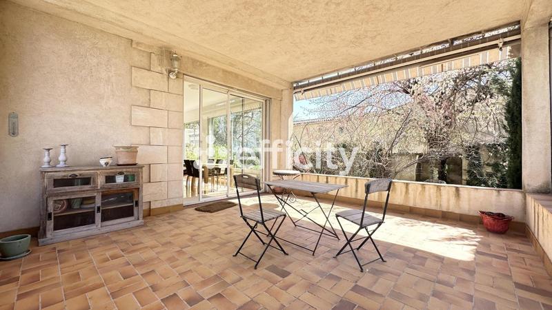 Maison - 236 m² - 6 pièces