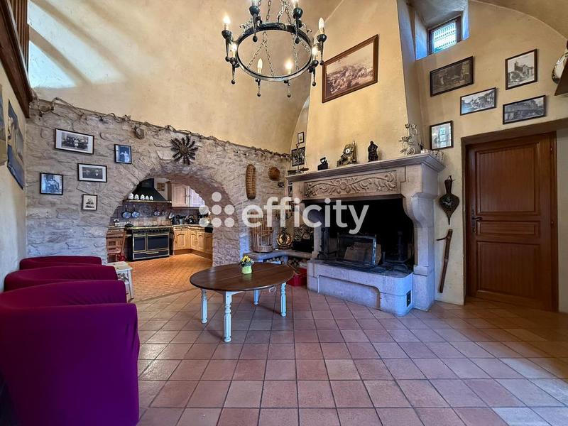 Maison - 275 m² - 9 pièces