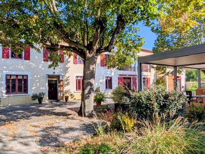 Maison - 238 m² - 8 pièces