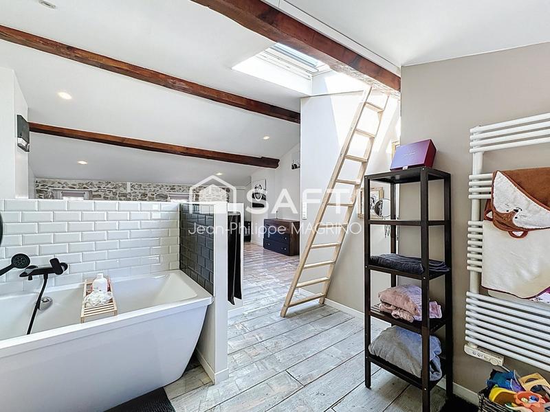 Maison - 104 m² - 4 pièces