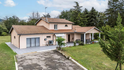 Maison - 215 m² - 7 pièces