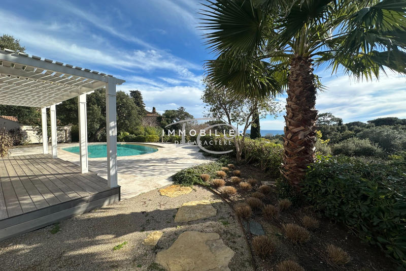 Maison - 207 m² - 8 pièces