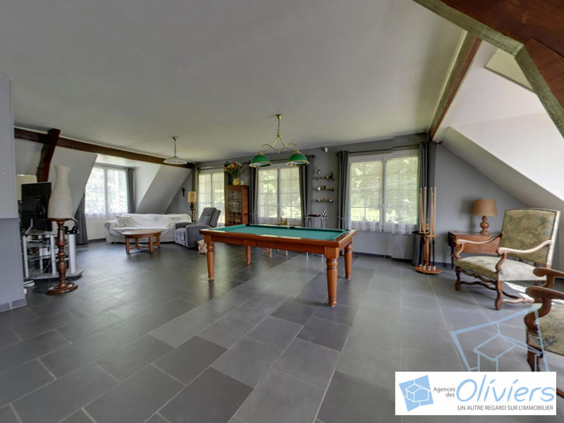 Maison traditionnelle - 270 m² - 9 pièces