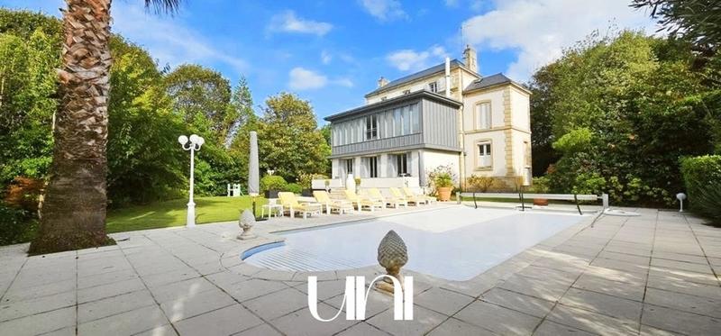 Maison - 200 m² - 8 pièces