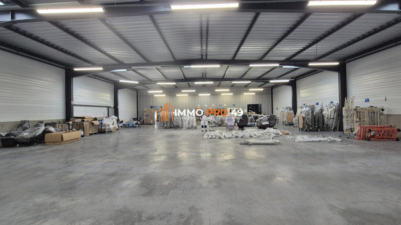 Local d'activités - 1 046 m²