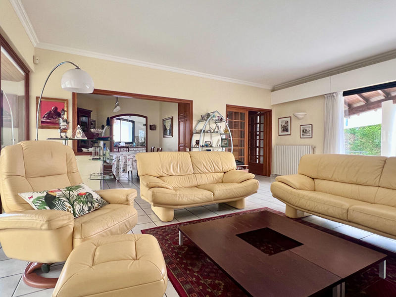 Maison - 210 m² - 6 pièces