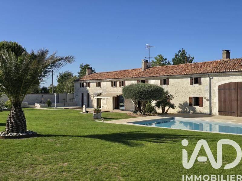 Maison - 382 m² - 12 pièces