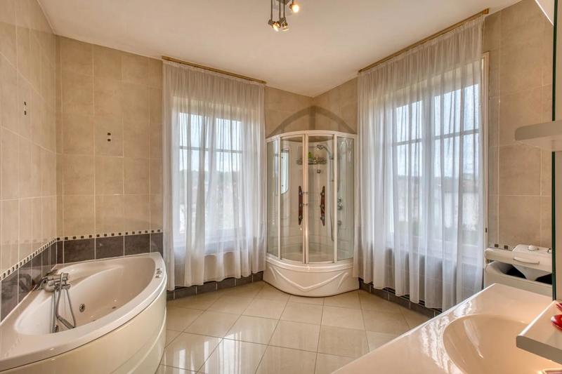 Maison de maîtres - 497 m² - 14 pièces