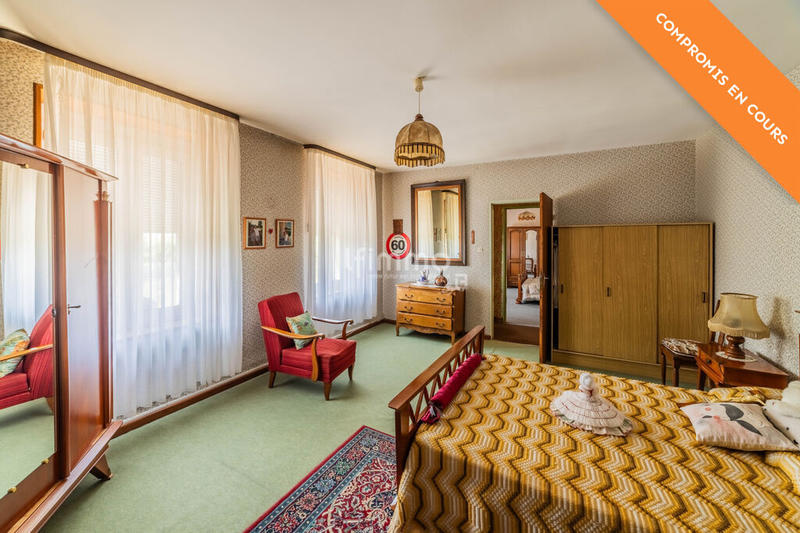 Maison - 268 m² - 9 pièces