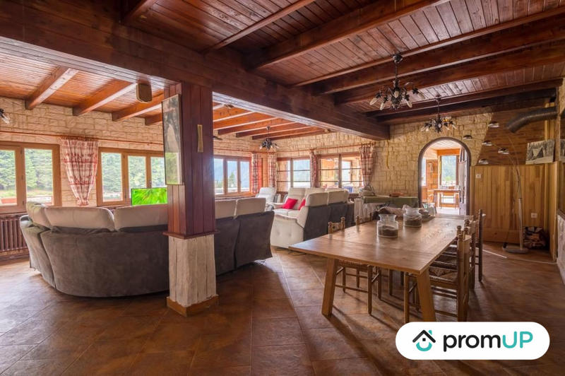 Maison - 600 m² - 17 pièces