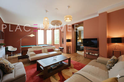 Maison - 218 m² - 8 pièces