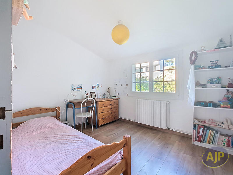 Maison - 214 m² - 9 pièces