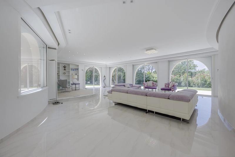 Maison - 540 m² - 10 pièces