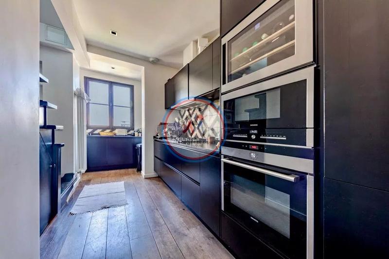 Appartement - 159 m² - 6 pièces