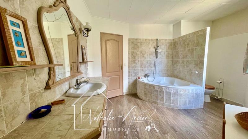 Maison - 254 m² - 8 pièces