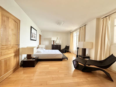 Villa - 325 m² - 7 pièces