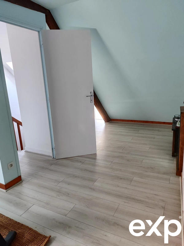 Maison traditionnelle - 225 m² - 7 pièces