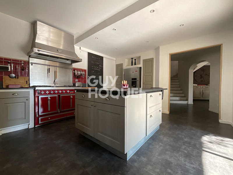 Villa - 235 m² - 6 pièces