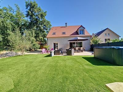 Maison traditionnelle - 166 m² - 6 pièces