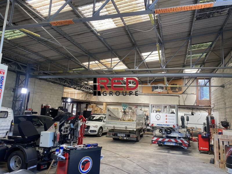 Local d'activités - 594 m²