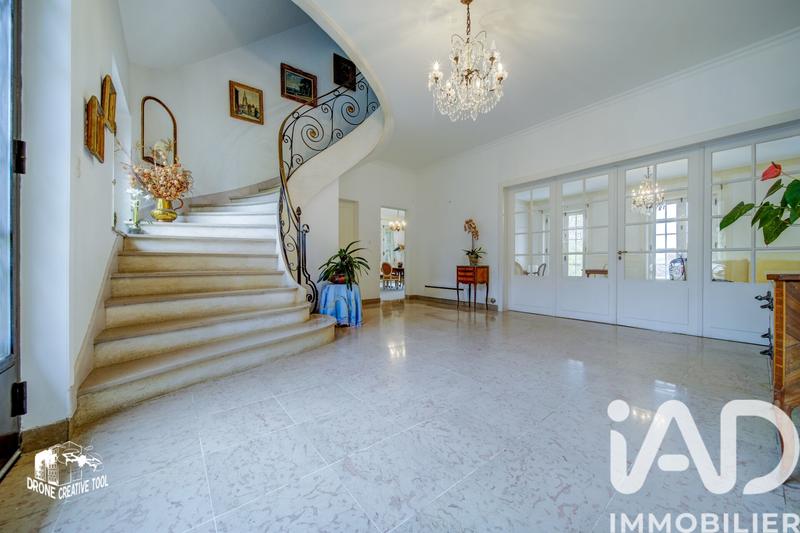 Maison - 239 m² - 7 pièces