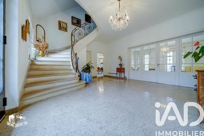 Maison - 239 m² - 7 pièces