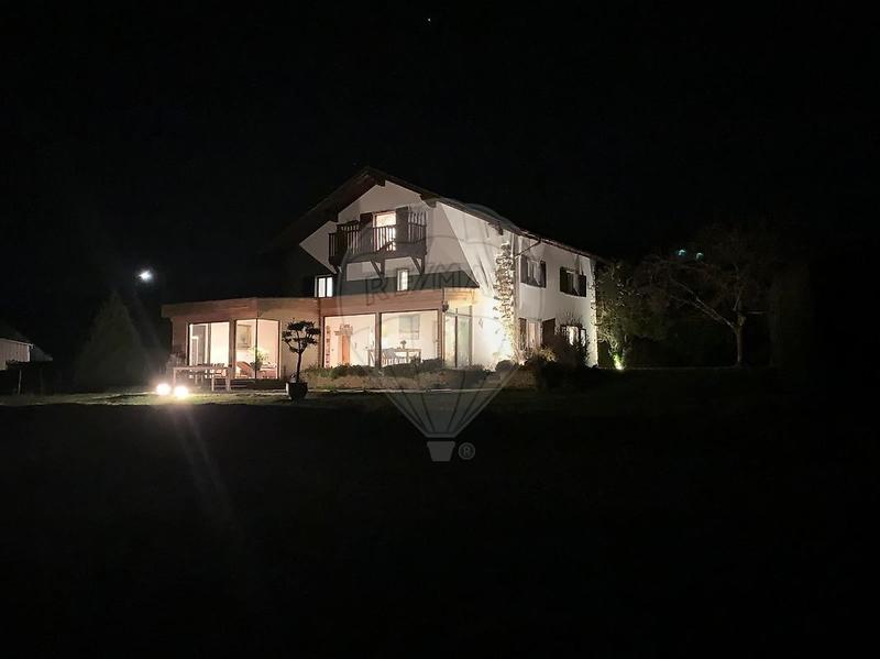 Château - 240 m² - 9 pièces