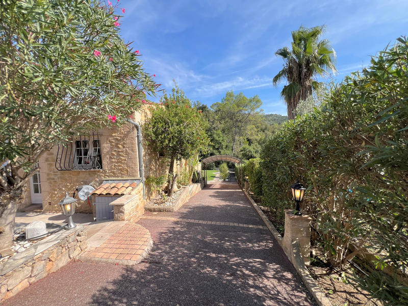 Maison - 212 m² - 7 pièces