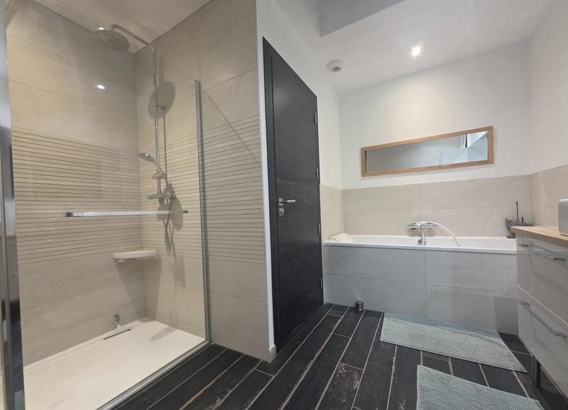 Maison - 210 m² - 6 pièces