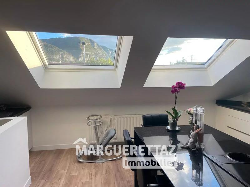 Maison - 255 m² - 9 pièces