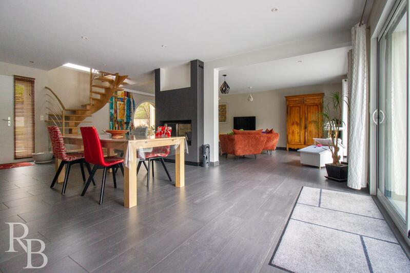 Maison - 210 m² - 5 pièces