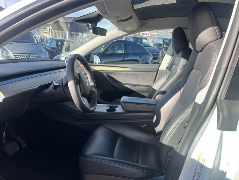 Tesla Model y Standard Rwd