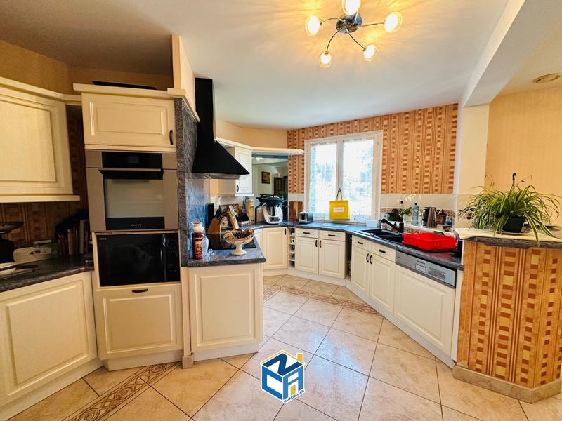 Maison - 214 m² - 9 pièces