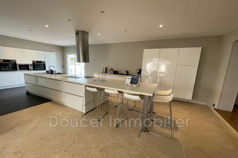 Maison - 350 m² - 9 pièces