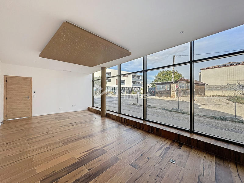 Local commercial - 130 m² - 4 pièces