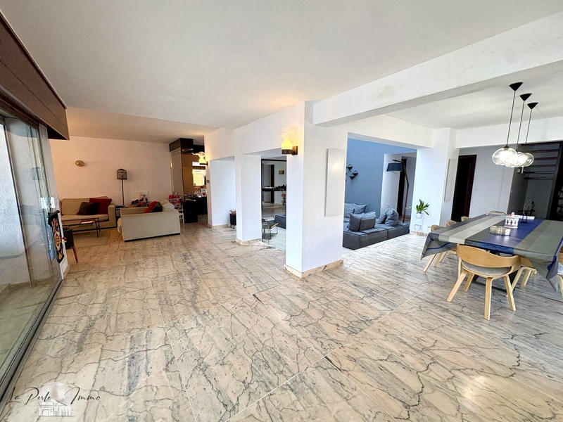 Villa - 300 m² - 7 pièces