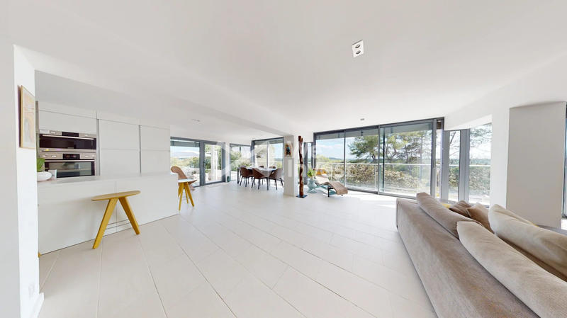 Appartement - 184 m² - 5 pièces