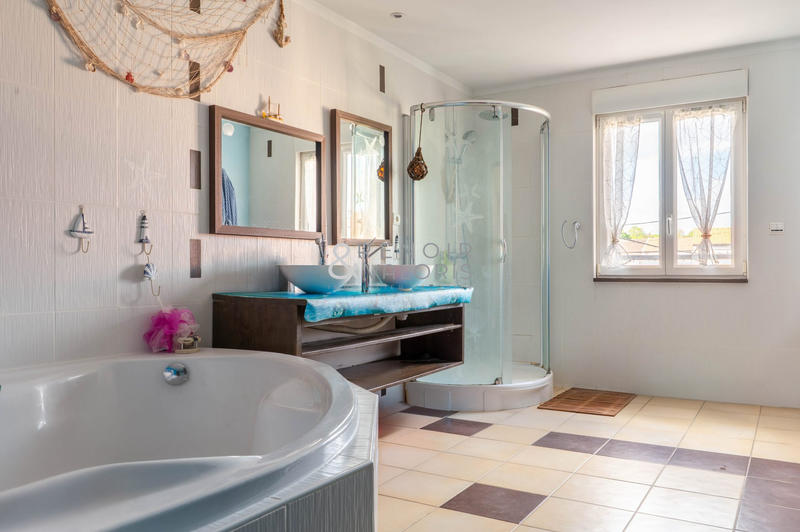 Maison - 291 m² - 8 pièces