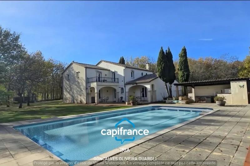 Propriété - 190 m² - 6 pièces