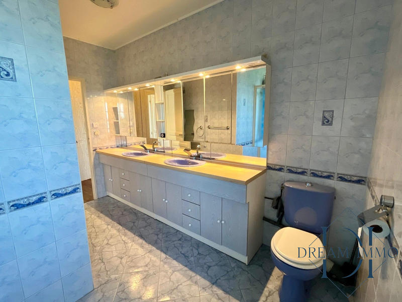 Maison - 205 m² - 5 pièces