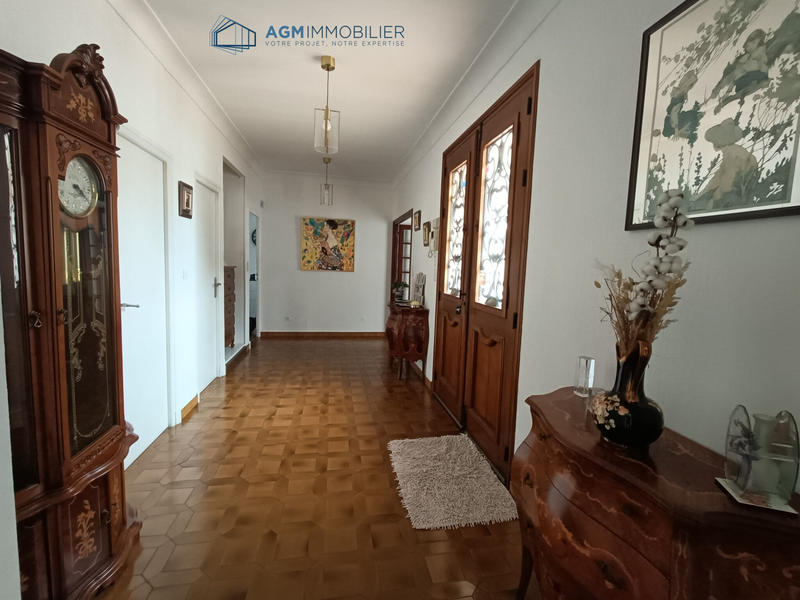 Propriété - 210 m² - 6 pièces