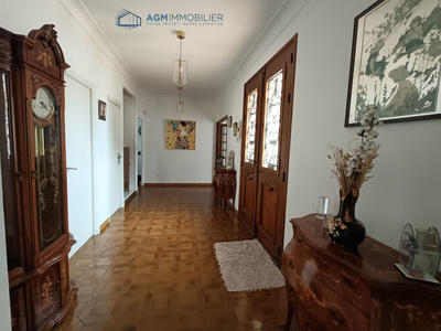 Propriété - 210 m² - 6 pièces