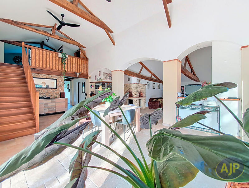 Maison - 170 m² - 7 pièces